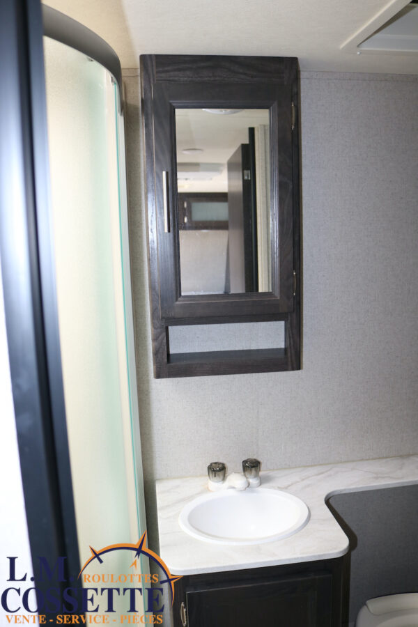 Kodiak 185 MB 2018-LM Cossette inc. vr-roulotte-fifth wheel-cargo-arctic wolf -Remote-Clipper-cherokee-grey wolf-wolf pup-kodiak cub-aspen trail-dutchmen-forest river-freedom express select-coachmen-apex nano -Trois-Rivières-fond