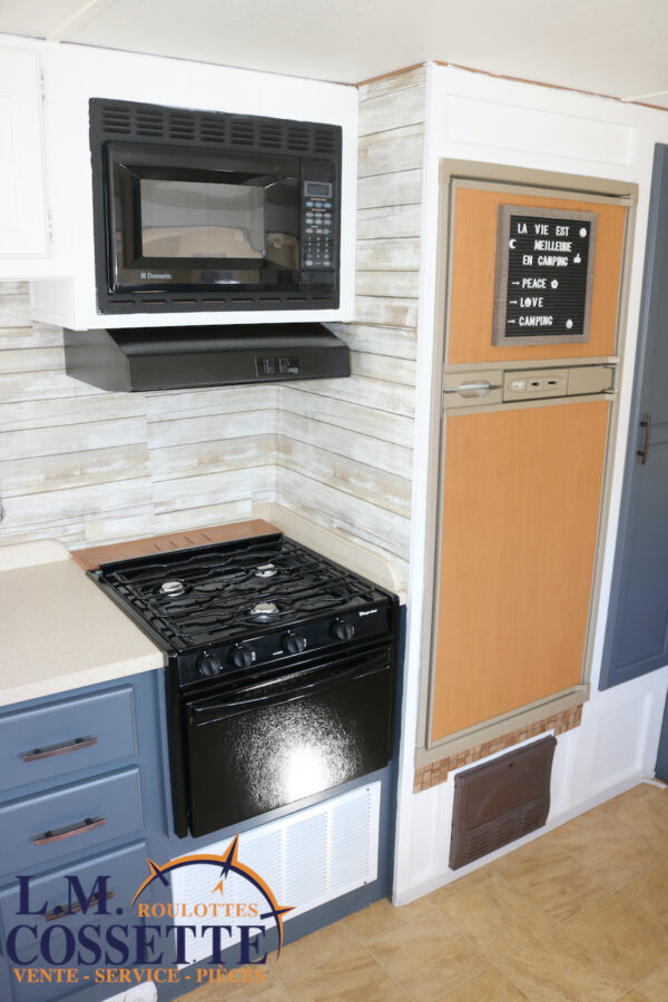 Conquest 30 BHS 2006-LM Cossette inc. vr-roulotte-fifth wheel-cargo-arctic wolf -Remote-Clipper-cherokee-grey wolf-wolf pup-kodiak cub-aspen trail-dutchmen-forest river-freedom express select-coachmen-apex nano -Trois-Rivières-fond