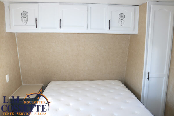 Conquest 30 BHS 2006-LM Cossette inc. vr-roulotte-fifth wheel-cargo-arctic wolf -Remote-Clipper-cherokee-grey wolf-wolf pup-kodiak cub-aspen trail-dutchmen-forest river-freedom express select-coachmen-apex nano -Trois-Rivières-fond