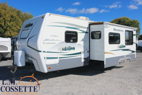 Wilderness 270 DBHS 2009-LM Cossette inc. vr-roulotte-fifth wheel-cargo-arctic wolf -Remote-Clipper-cherokee-grey wolf-wolf pup-kodiak cub-aspen trail-dutchmen-forest river-freedom express select-coachmen-apex nano -Trois-Rivières-fond