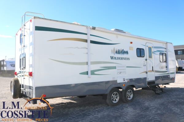 Wilderness 270 DBHS 2009-LM Cossette inc. vr-roulotte-fifth wheel-cargo-arctic wolf -Remote-Clipper-cherokee-grey wolf-wolf pup-kodiak cub-aspen trail-dutchmen-forest river-freedom express select-coachmen-apex nano -Trois-Rivières-fond