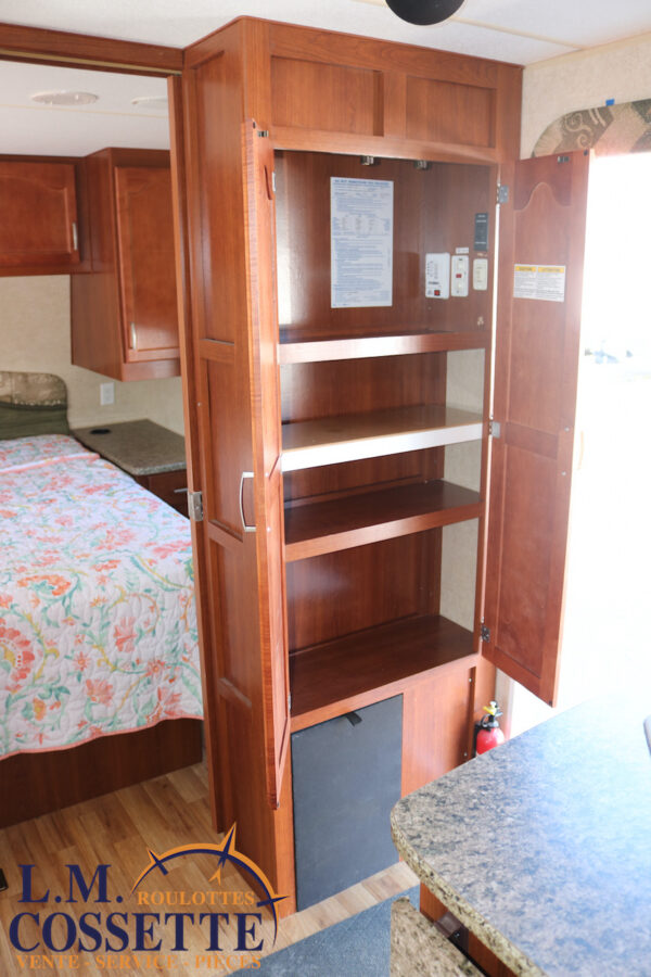 Wilderness 270 DBHS 2009-LM Cossette inc. vr-roulotte-fifth wheel-cargo-arctic wolf -Remote-Clipper-cherokee-grey wolf-wolf pup-kodiak cub-aspen trail-dutchmen-forest river-freedom express select-coachmen-apex nano -Trois-Rivières-fond
