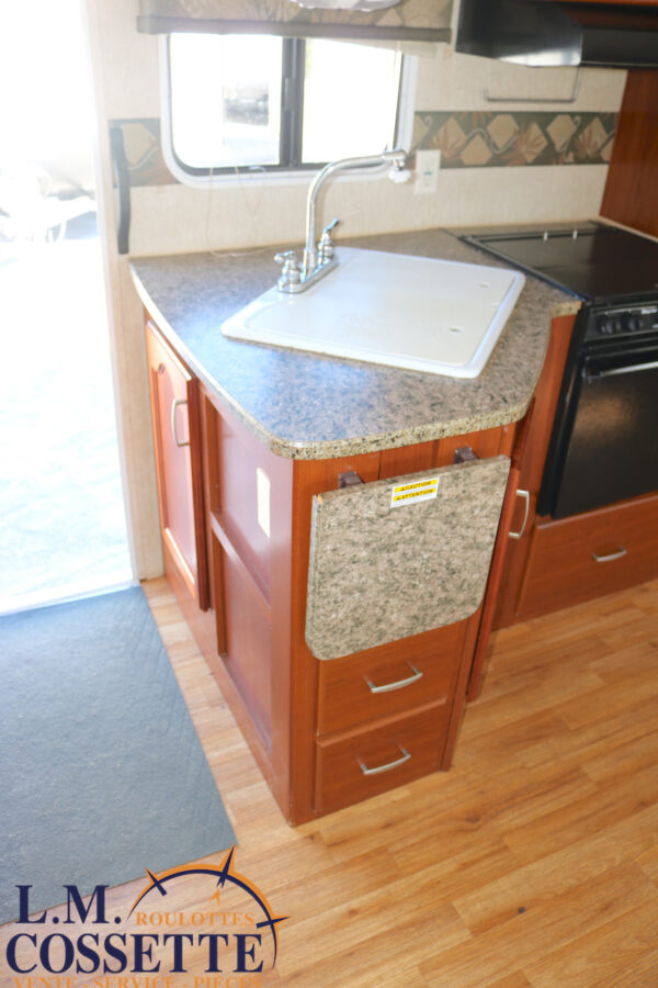 Wilderness 270 DBHS 2009-LM Cossette inc. vr-roulotte-fifth wheel-cargo-arctic wolf -Remote-Clipper-cherokee-grey wolf-wolf pup-kodiak cub-aspen trail-dutchmen-forest river-freedom express select-coachmen-apex nano -Trois-Rivières-fond