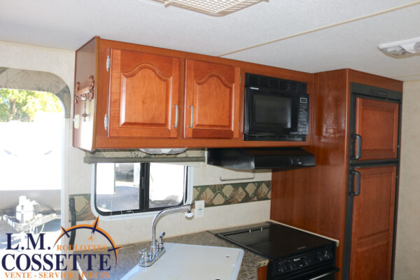 Wilderness 270 DBHS 2009-LM Cossette inc. vr-roulotte-fifth wheel-cargo-arctic wolf -Remote-Clipper-cherokee-grey wolf-wolf pup-kodiak cub-aspen trail-dutchmen-forest river-freedom express select-coachmen-apex nano -Trois-Rivières-fond