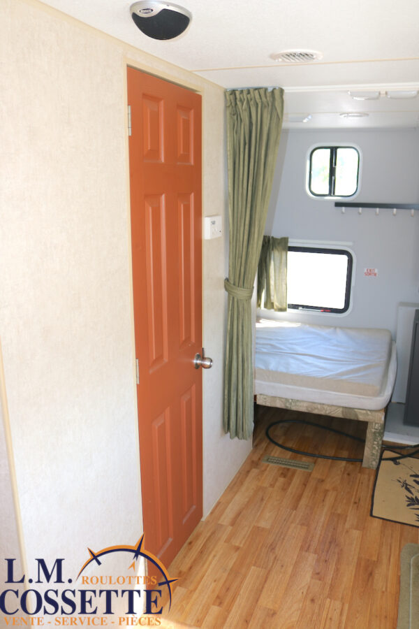 Wilderness 270 DBHS 2009-LM Cossette inc. vr-roulotte-fifth wheel-cargo-arctic wolf -Remote-Clipper-cherokee-grey wolf-wolf pup-kodiak cub-aspen trail-dutchmen-forest river-freedom express select-coachmen-apex nano -Trois-Rivières-fond