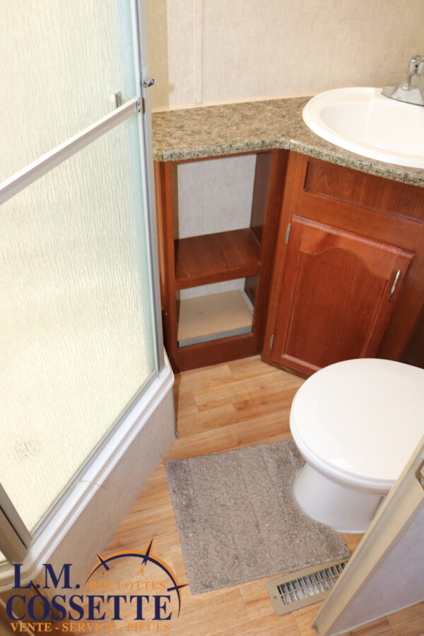 Wilderness 270 DBHS 2009-LM Cossette inc. vr-roulotte-fifth wheel-cargo-arctic wolf -Remote-Clipper-cherokee-grey wolf-wolf pup-kodiak cub-aspen trail-dutchmen-forest river-freedom express select-coachmen-apex nano -Trois-Rivières-fond