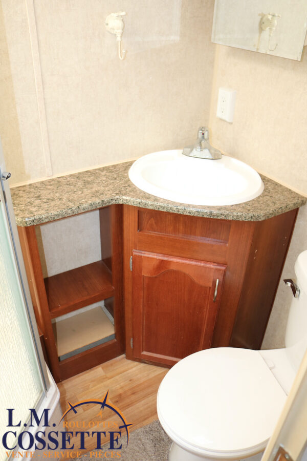 Wilderness 270 DBHS 2009-LM Cossette inc. vr-roulotte-fifth wheel-cargo-arctic wolf -Remote-Clipper-cherokee-grey wolf-wolf pup-kodiak cub-aspen trail-dutchmen-forest river-freedom express select-coachmen-apex nano -Trois-Rivières-fond