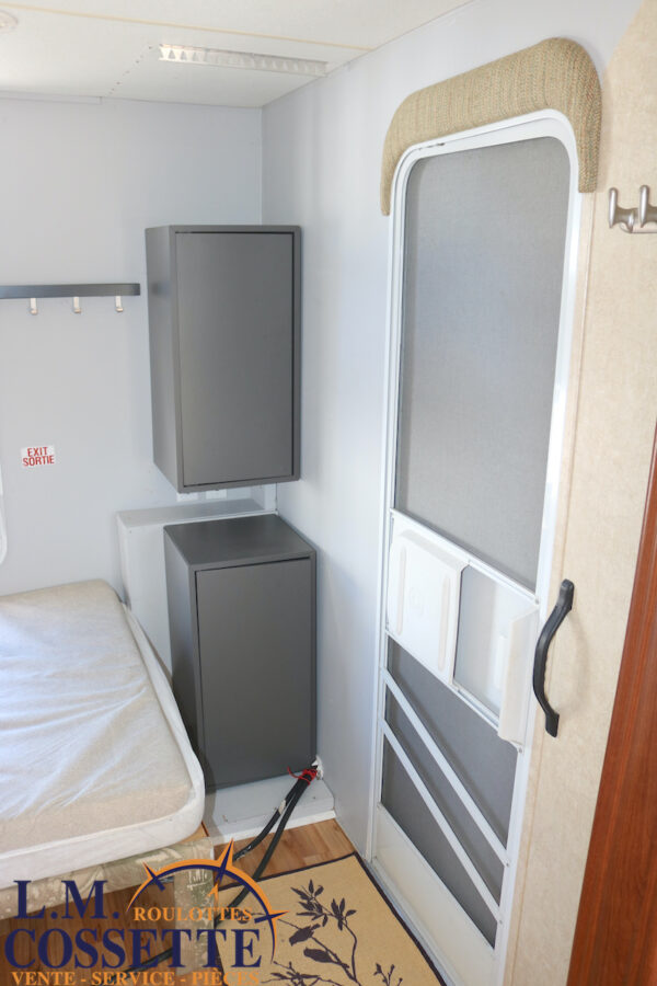 Wilderness 270 DBHS 2009-LM Cossette inc. vr-roulotte-fifth wheel-cargo-arctic wolf -Remote-Clipper-cherokee-grey wolf-wolf pup-kodiak cub-aspen trail-dutchmen-forest river-freedom express select-coachmen-apex nano -Trois-Rivières-fond