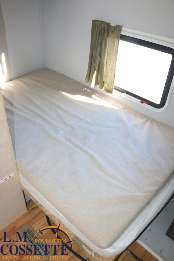 Wilderness 270 DBHS 2009-LM Cossette inc. vr-roulotte-fifth wheel-cargo-arctic wolf -Remote-Clipper-cherokee-grey wolf-wolf pup-kodiak cub-aspen trail-dutchmen-forest river-freedom express select-coachmen-apex nano -Trois-Rivières-fond