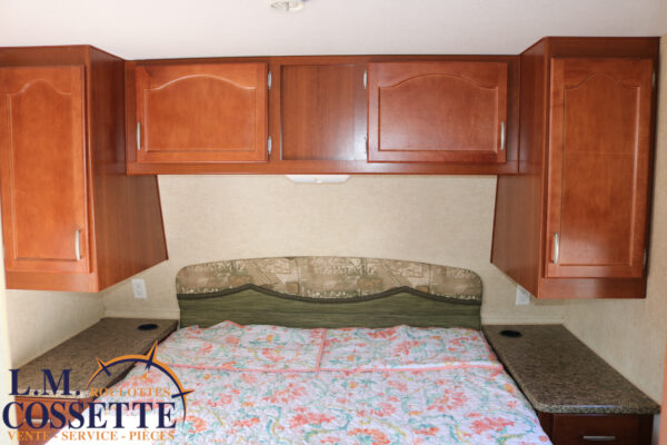 Wilderness 270 DBHS 2009-LM Cossette inc. vr-roulotte-fifth wheel-cargo-arctic wolf -Remote-Clipper-cherokee-grey wolf-wolf pup-kodiak cub-aspen trail-dutchmen-forest river-freedom express select-coachmen-apex nano -Trois-Rivières-fond