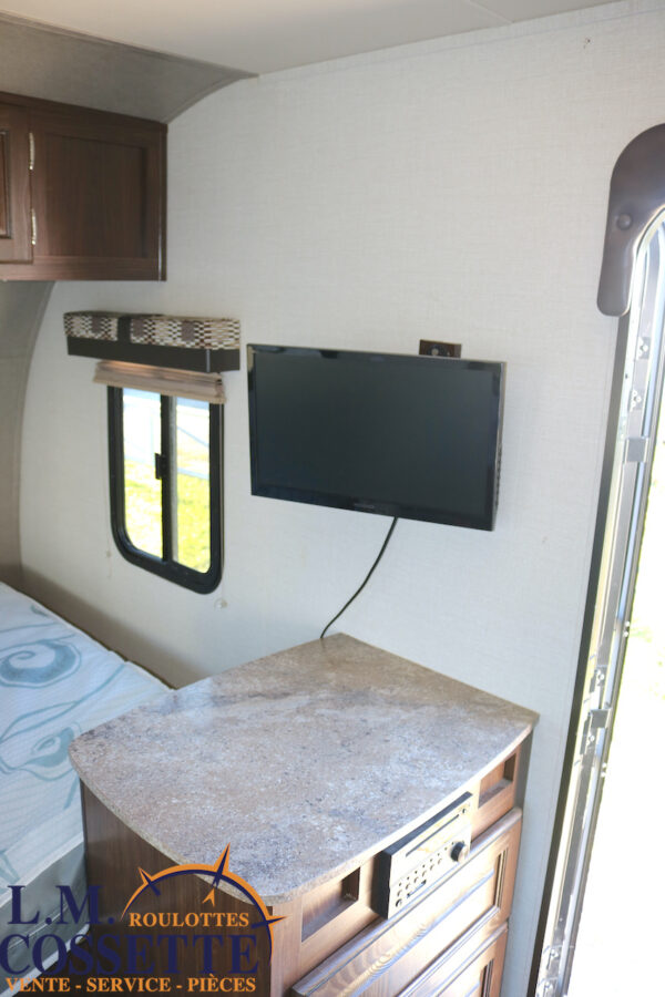 Palomini 177 BH 2019-LM Cossette inc. vr-roulotte-fifth wheel-cargo-arctic wolf -Remote-Clipper-cherokee-grey wolf-wolf pup-kodiak cub-aspen trail-dutchmen-forest river-freedom express select-coachmen-apex nano -Trois-Rivières-fond
