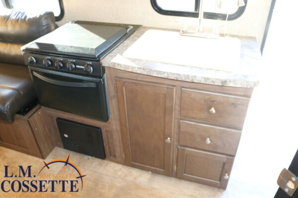 Solaire 147 X 2016-LM Cossette inc. vr-roulotte-fifth wheel-cargo-arctic wolf -Remote-Clipper-cherokee-grey wolf-wolf pup-kodiak cub-aspen trail-dutchmen-forest river-freedom express select-coachmen-apex nano -Trois-Rivières-fond