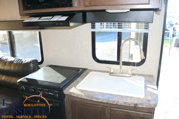 Solaire 147 X 2016-LM Cossette inc. vr-roulotte-fifth wheel-cargo-arctic wolf -Remote-Clipper-cherokee-grey wolf-wolf pup-kodiak cub-aspen trail-dutchmen-forest river-freedom express select-coachmen-apex nano -Trois-Rivières-fond