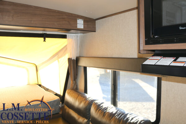 Solaire 147 X 2016-LM Cossette inc. vr-roulotte-fifth wheel-cargo-arctic wolf -Remote-Clipper-cherokee-grey wolf-wolf pup-kodiak cub-aspen trail-dutchmen-forest river-freedom express select-coachmen-apex nano -Trois-Rivières-fond