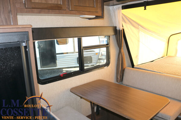 Solaire 147 X 2016-LM Cossette inc. vr-roulotte-fifth wheel-cargo-arctic wolf -Remote-Clipper-cherokee-grey wolf-wolf pup-kodiak cub-aspen trail-dutchmen-forest river-freedom express select-coachmen-apex nano -Trois-Rivières-fond