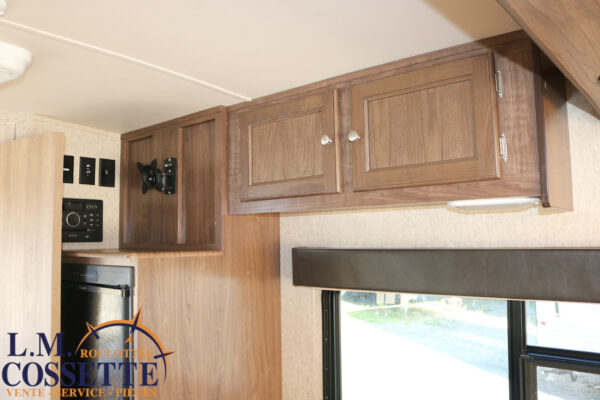 Solaire 147 X 2016-LM Cossette inc. vr-roulotte-fifth wheel-cargo-arctic wolf -Remote-Clipper-cherokee-grey wolf-wolf pup-kodiak cub-aspen trail-dutchmen-forest river-freedom express select-coachmen-apex nano -Trois-Rivières-fond