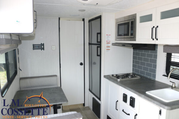 Puma 16 QBX 2021-LM Cossette inc. vr-roulotte-fifth wheel-cargo-arctic wolf -Remote-Clipper-cherokee-grey wolf-wolf pup-kodiak cub-aspen trail-dutchmen-forest river-freedom express select-coachmen-apex nano -Trois-Rivières-fond-fond-fond