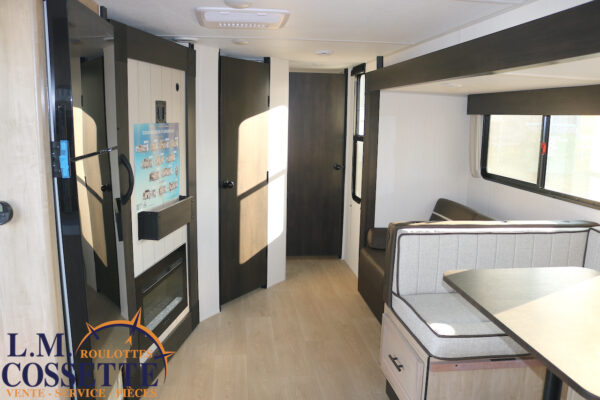 Grey Wolf 27 GH 2026-LM Cossette inc. vr-roulotte-fifth wheel-cargo-arctic wolf -Remote-Clipper-cherokee-grey wolf-wolf pup-kodiak cub-aspen trail-dutchmen-forest river-freedom express select-coachmen-apex nano -Trois-Rivières-fond-fond-fond