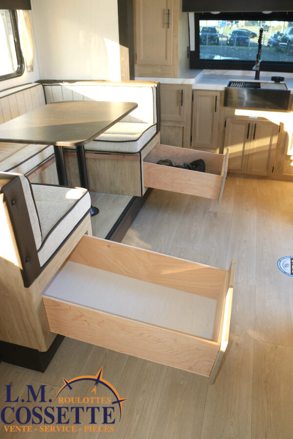 Grey Wolf 27 GH 2026-LM Cossette inc. vr-roulotte-fifth wheel-cargo-arctic wolf -Remote-Clipper-cherokee-grey wolf-wolf pup-kodiak cub-aspen trail-dutchmen-forest river-freedom express select-coachmen-apex nano -Trois-Rivières-fond-fond-fond