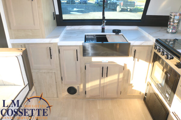 Grey Wolf 27 GH 2026-LM Cossette inc. vr-roulotte-fifth wheel-cargo-arctic wolf -Remote-Clipper-cherokee-grey wolf-wolf pup-kodiak cub-aspen trail-dutchmen-forest river-freedom express select-coachmen-apex nano -Trois-Rivières-fond-fond-fond