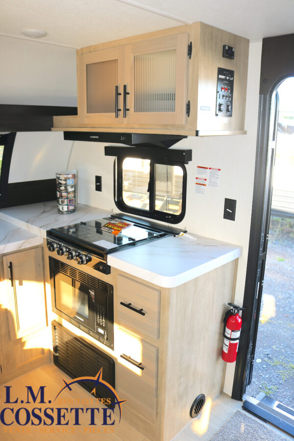Grey Wolf 27 GH 2026-LM Cossette inc. vr-roulotte-fifth wheel-cargo-arctic wolf -Remote-Clipper-cherokee-grey wolf-wolf pup-kodiak cub-aspen trail-dutchmen-forest river-freedom express select-coachmen-apex nano -Trois-Rivières-fond-fond-fond