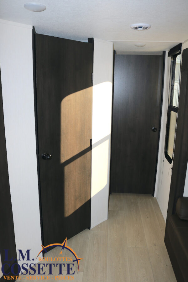 Grey Wolf 27 GH 2026-LM Cossette inc. vr-roulotte-fifth wheel-cargo-arctic wolf -Remote-Clipper-cherokee-grey wolf-wolf pup-kodiak cub-aspen trail-dutchmen-forest river-freedom express select-coachmen-apex nano -Trois-Rivières-fond-fond-fond