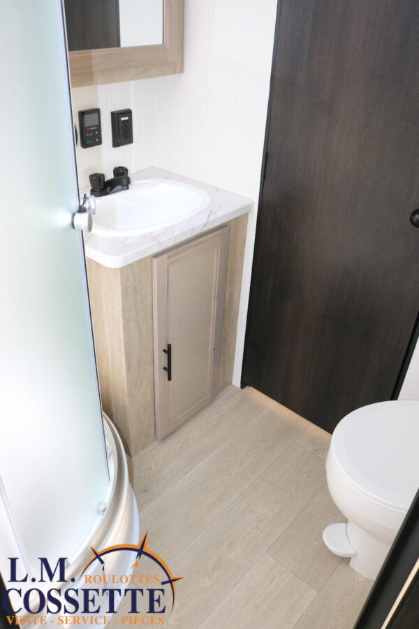 Grey Wolf 27 GH 2026-LM Cossette inc. vr-roulotte-fifth wheel-cargo-arctic wolf -Remote-Clipper-cherokee-grey wolf-wolf pup-kodiak cub-aspen trail-dutchmen-forest river-freedom express select-coachmen-apex nano -Trois-Rivières-fond-fond-fond