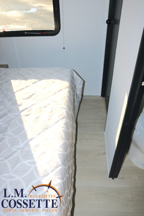 Grey Wolf 27 GH 2026-LM Cossette inc. vr-roulotte-fifth wheel-cargo-arctic wolf -Remote-Clipper-cherokee-grey wolf-wolf pup-kodiak cub-aspen trail-dutchmen-forest river-freedom express select-coachmen-apex nano -Trois-Rivières-fond-fond-fond