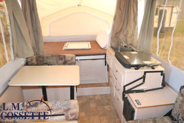 Flagstaff 207 2010-LM Cossette inc. vr-roulotte-fifth wheel-cargo-arctic wolf -Remote-Clipper-cherokee-grey wolf-wolf pup-kodiak cub-aspen trail-dutchmen-forest river-freedom express select-coachmen-apex nano -Trois-Rivières-fond-fond-fond