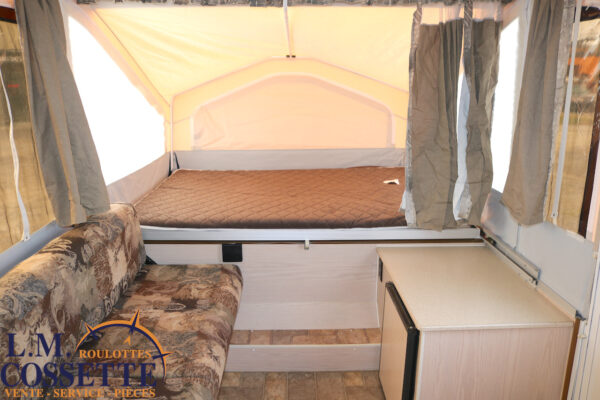 Flagstaff 207 2010-LM Cossette inc. vr-roulotte-fifth wheel-cargo-arctic wolf -Remote-Clipper-cherokee-grey wolf-wolf pup-kodiak cub-aspen trail-dutchmen-forest river-freedom express select-coachmen-apex nano -Trois-Rivières-fond-fond-fond