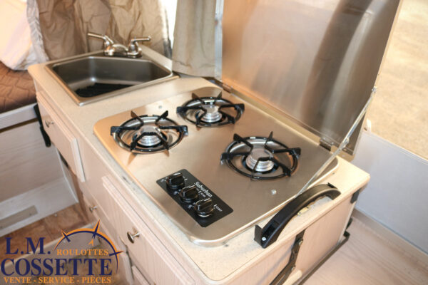 Flagstaff 207 2010-LM Cossette inc. vr-roulotte-fifth wheel-cargo-arctic wolf -Remote-Clipper-cherokee-grey wolf-wolf pup-kodiak cub-aspen trail-dutchmen-forest river-freedom express select-coachmen-apex nano -Trois-Rivières-fond-fond-fond