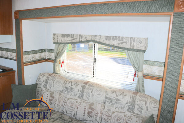 Terry 24 5C 2002-LM Cossette inc. vr-roulotte-fifth wheel-cargo-arctic wolf -Remote-Clipper-cherokee-grey wolf-wolf pup-kodiak cub-aspen trail-dutchmen-forest river-freedom express select-coachmen-apex nano -Trois-Rivières-fond-fond-fond