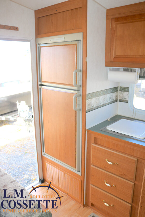 Terry 24 5C 2002-LM Cossette inc. vr-roulotte-fifth wheel-cargo-arctic wolf -Remote-Clipper-cherokee-grey wolf-wolf pup-kodiak cub-aspen trail-dutchmen-forest river-freedom express select-coachmen-apex nano -Trois-Rivières-fond-fond-fond