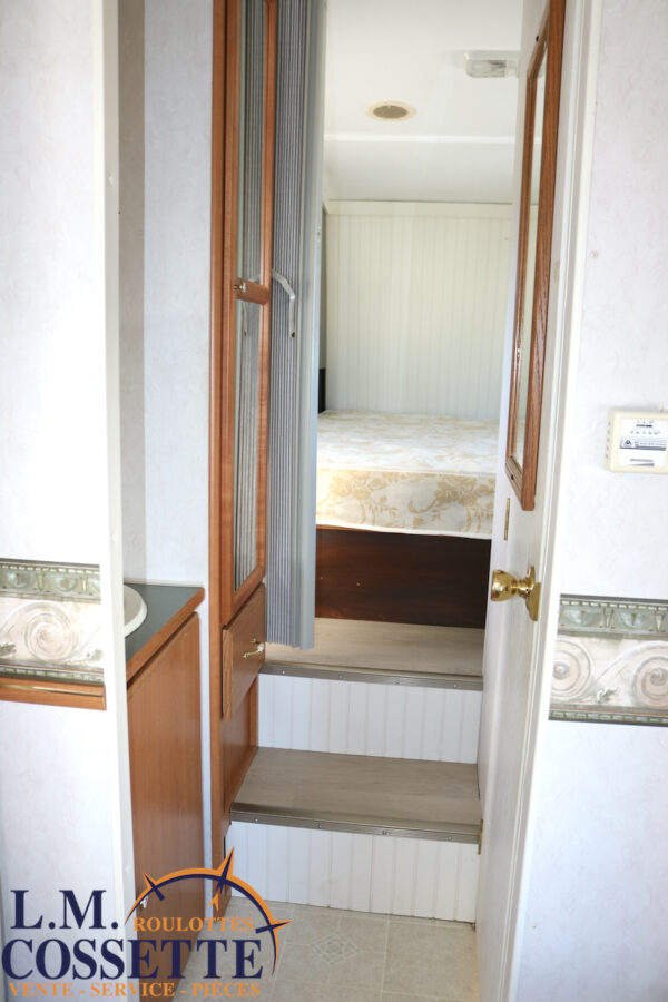 Terry 24 5C 2002-LM Cossette inc. vr-roulotte-fifth wheel-cargo-arctic wolf -Remote-Clipper-cherokee-grey wolf-wolf pup-kodiak cub-aspen trail-dutchmen-forest river-freedom express select-coachmen-apex nano -Trois-Rivières-fond-fond-fond