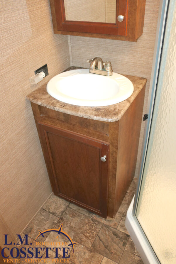 Chaparral 266 SAB 2014-LM Cossette inc. vr-roulotte-fifth wheel-cargo-arctic wolf -Remote-Clipper-cherokee-grey wolf-wolf pup-kodiak cub-aspen trail-dutchmen-forest river-freedom express select-coachmen-apex nano -Trois-Rivières-fond-fond-fond