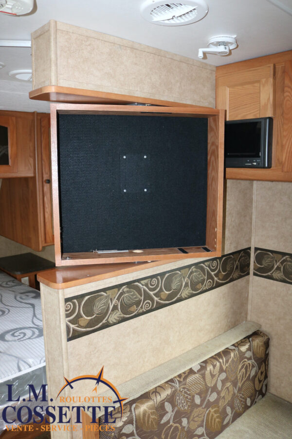 North Trail 24 RBS 2012-LM Cossette inc. vr-roulotte-fifth wheel-cargo-arctic wolf -Remote-Clipper-cherokee-grey wolf-wolf pup-kodiak cub-aspen trail-dutchmen-forest river-freedom express select-coachmen-apex nano -Trois-Rivières-fond-fond-fond