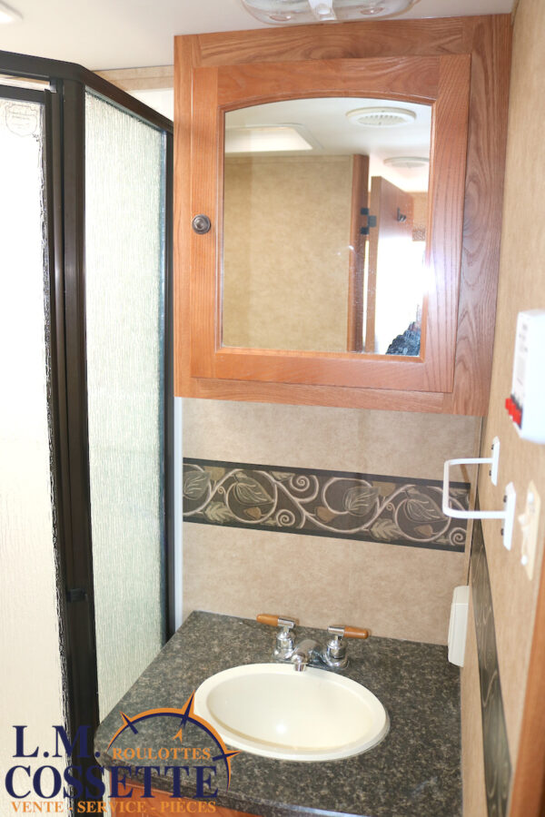 North Trail 24 RBS 2012-LM Cossette inc. vr-roulotte-fifth wheel-cargo-arctic wolf -Remote-Clipper-cherokee-grey wolf-wolf pup-kodiak cub-aspen trail-dutchmen-forest river-freedom express select-coachmen-apex nano -Trois-Rivières-fond-fond-fond